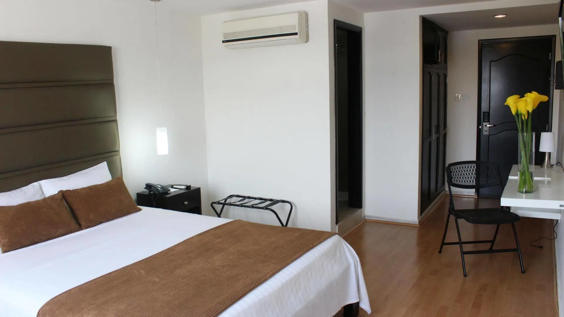 Hotel Metropolis Plaza Cali 3*,