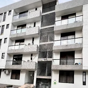 Apartamento Edificio 2009 Aptos Amoblados